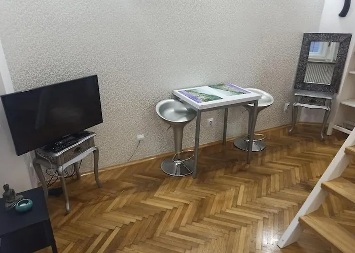 Unique Apartment Near Charles Bridge